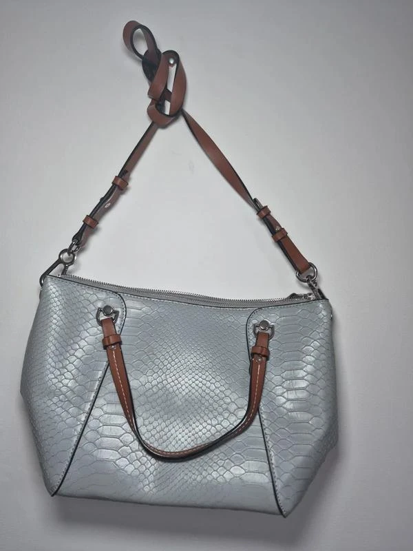 Bolso de mano efecto cocodrilo azul gris con bandolera ajustable – photo 2